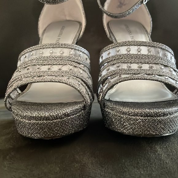 Elegant and festive heel/platform/open toe dress shoes. Worn once, comfortable. - Picture 3 of 7